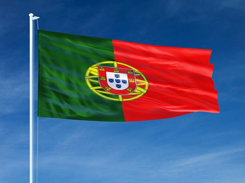 portugal-flag-flying